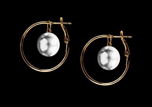 gold-earrings-black