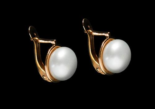 pearl-earrings-black